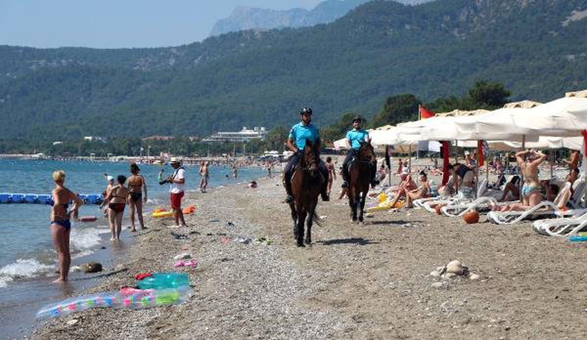 Atlı jandarma birlikleri Kemer\'de göreve başladı
