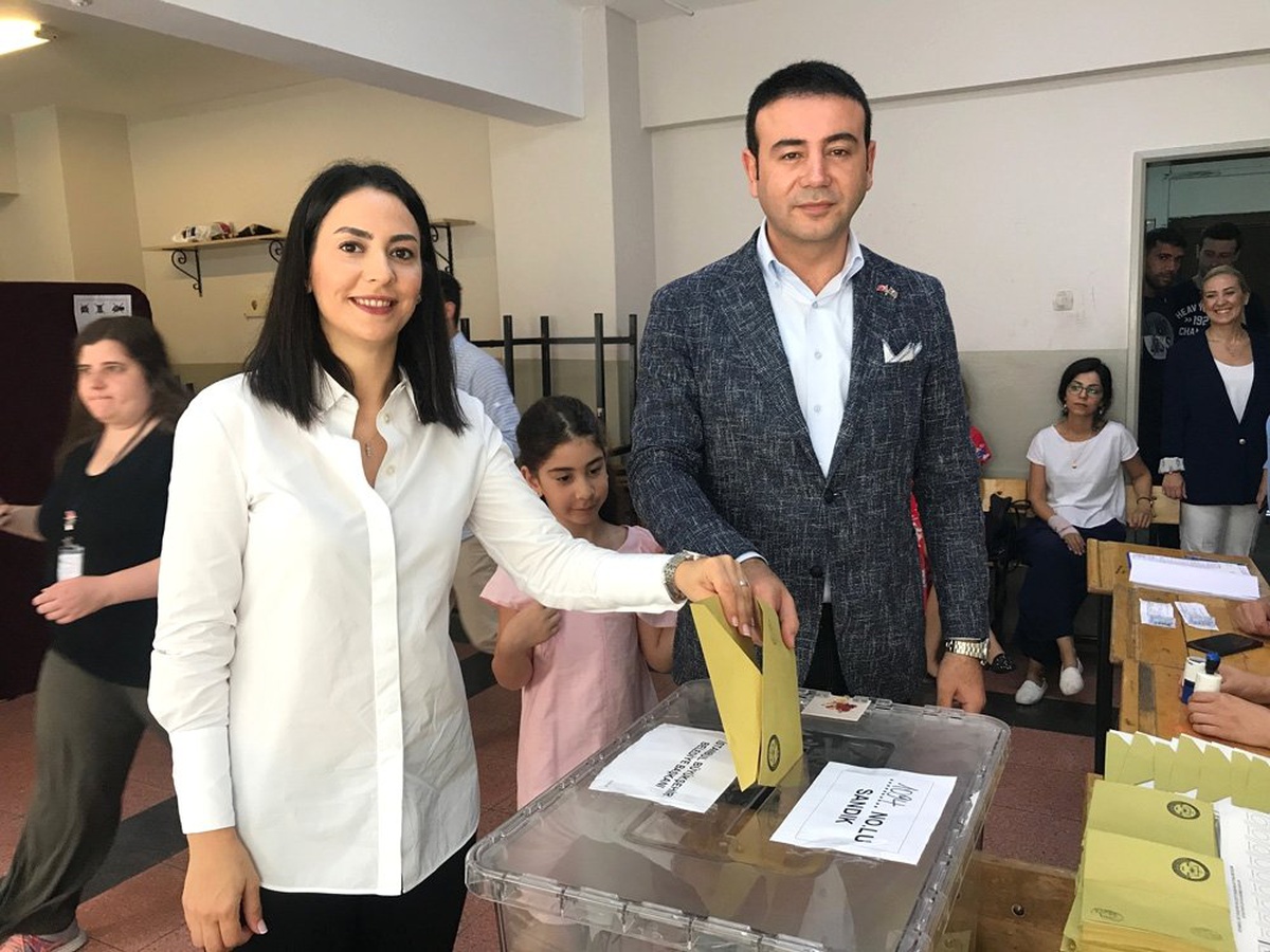 Beşiktaş Belediye Başkanı Akpolat, oyunu kullandı