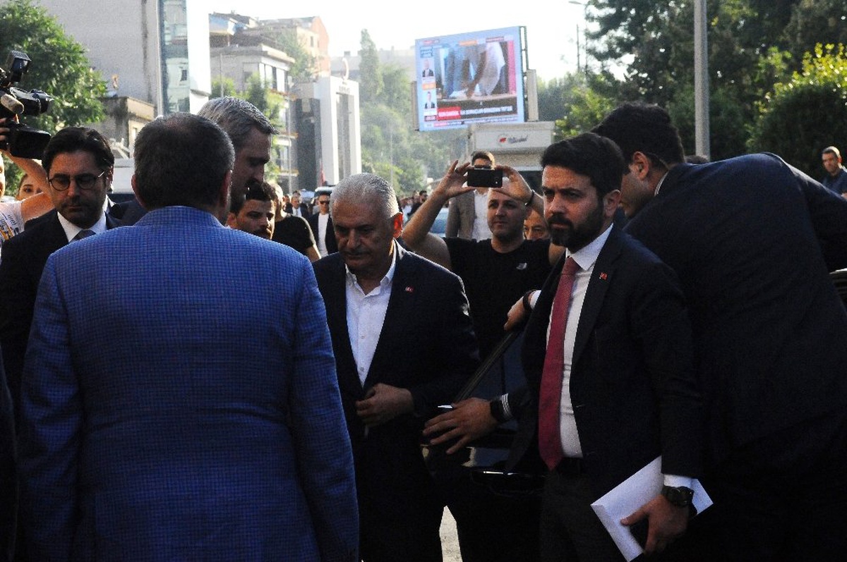 Binali Yıldırım AK Parti İl Başkanlığı\'na geldi