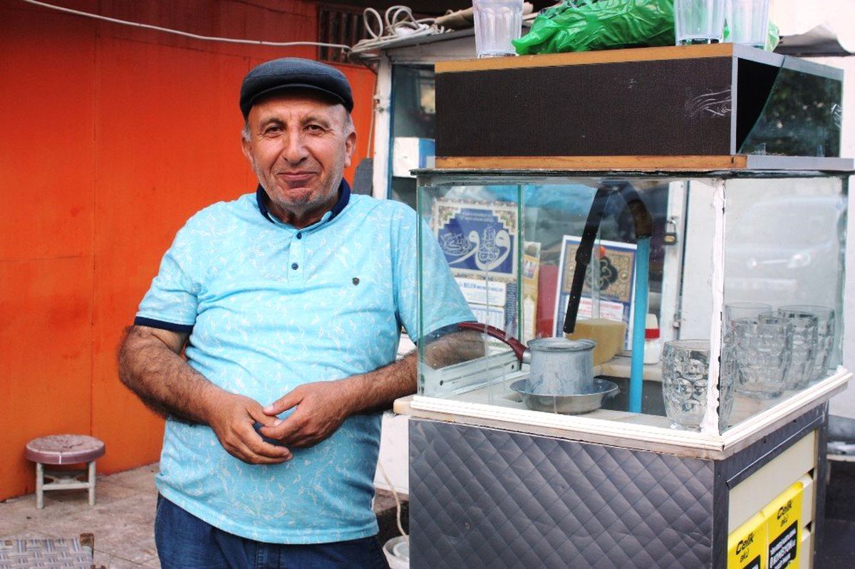 Çırakları doktor, avukat, polis oldu o simit ayran satmayı bırakmadı