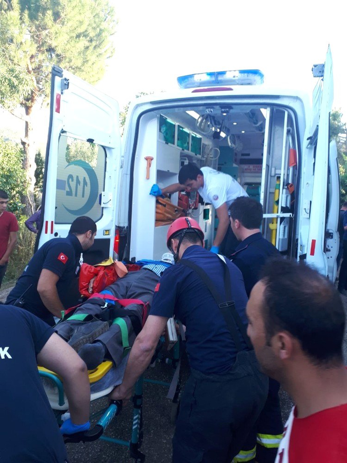 Denizli\'de otomobil ile hafif ticari araç çarpıştı: 3 yaralı