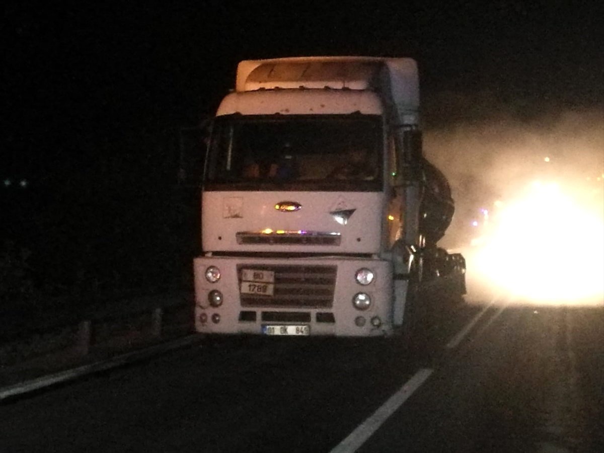 Düzce\'de hidroklorik asit yüklü tanker kaza yaptı yol kapatıldı