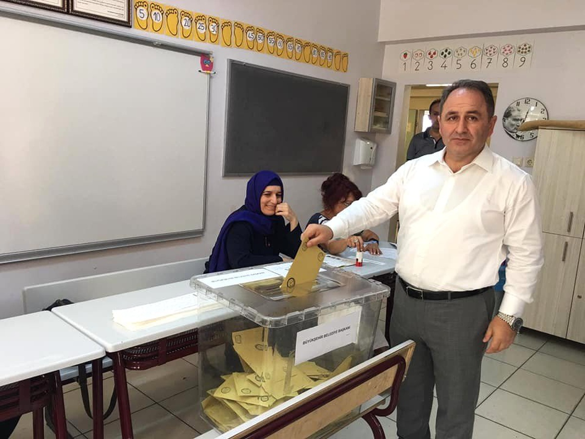 Eski milletvekili ve işadamı Demir, oyunu kullandı