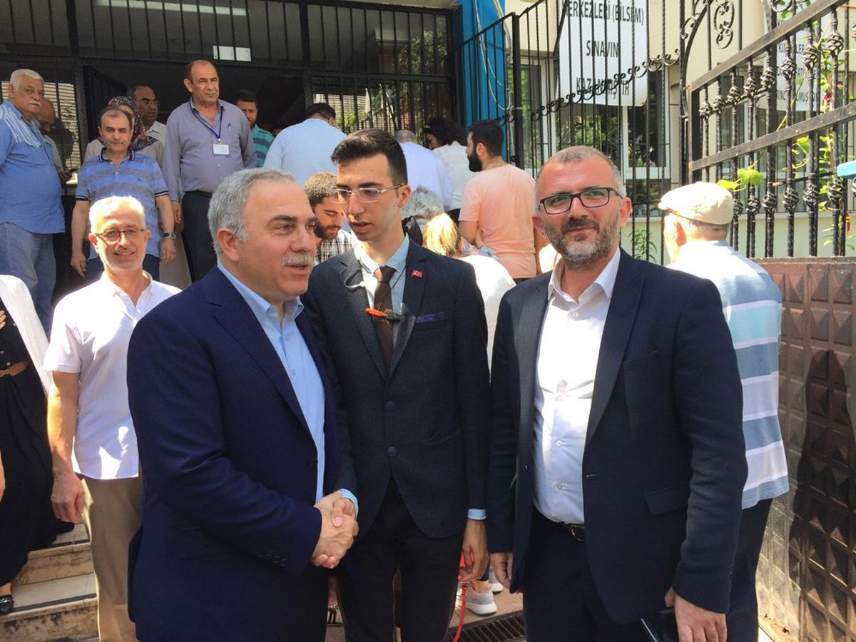 Fatih Belediye Başkanı Ergün Turan oyunu kullandı