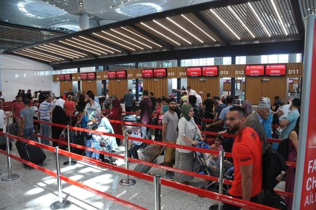 İstanbul Havalimanı\'nda seçim yoğunluğu