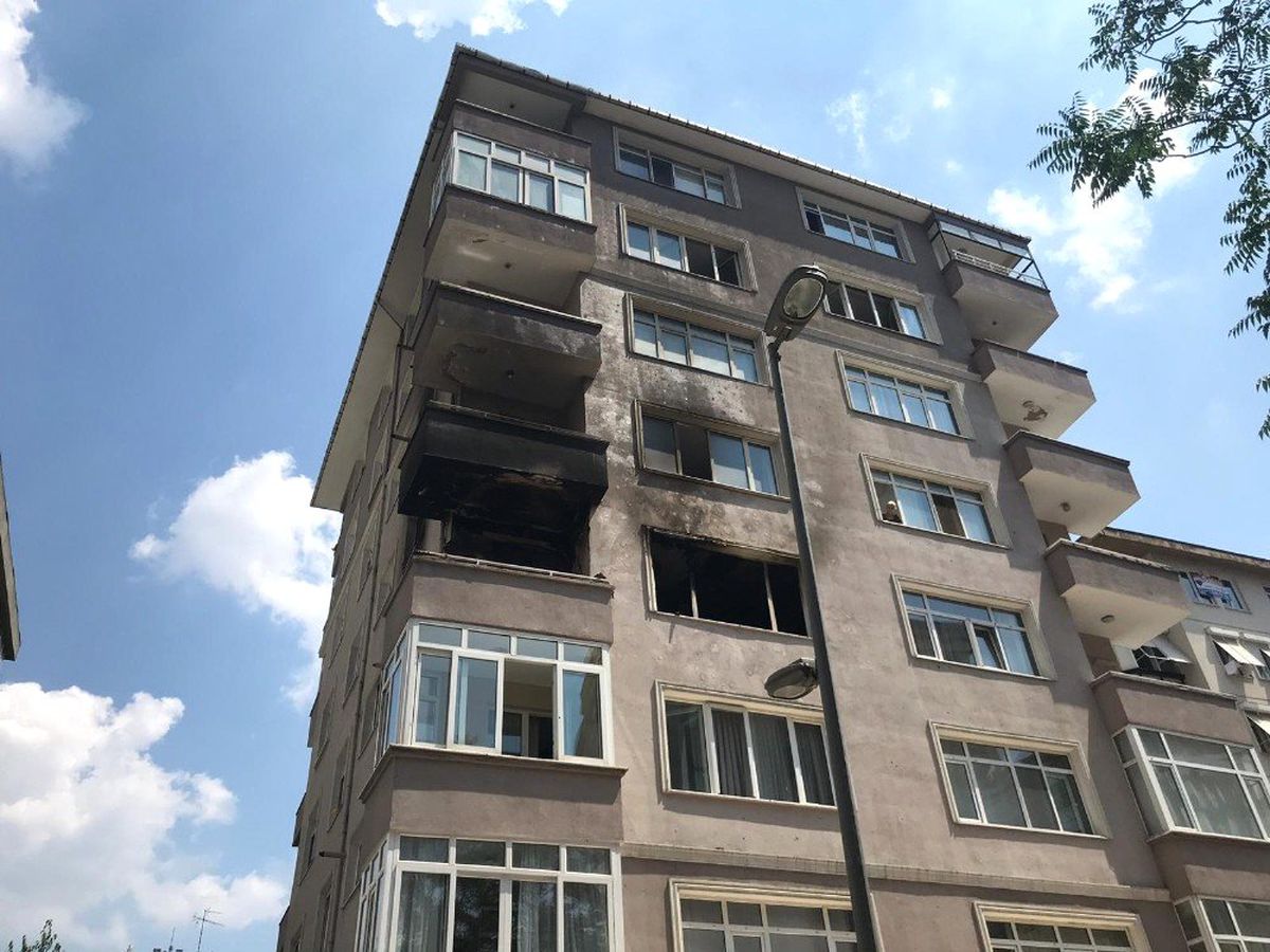 Kadıköy\'de yangın çıkan binada can pazarı