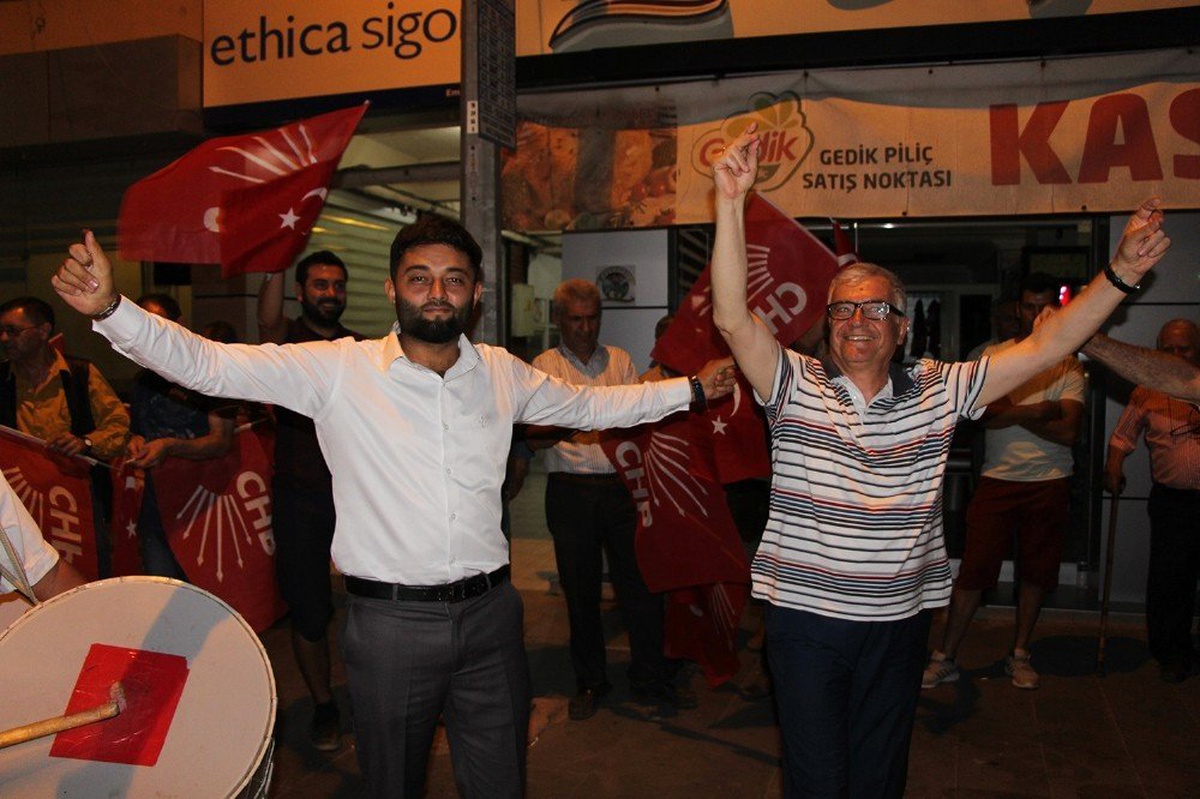 Kula CHP\'den İstanbul için coşkulu kutlama
