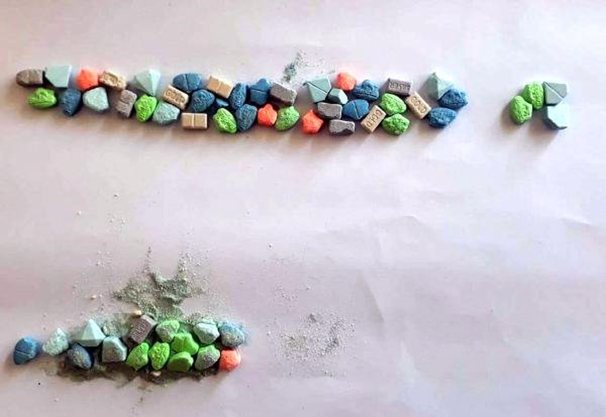 Kula\'da 3 uyuşturucu satıcısına gözaltı