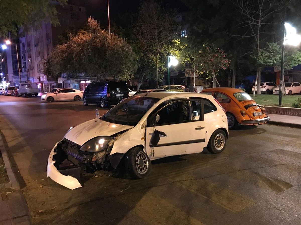 Kuşadası\'nda trafik kazası: 1 yaralı