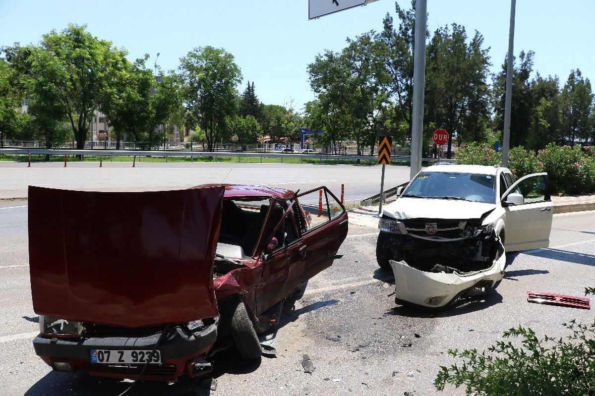 Lüks cip ile çarpışan otomobil kullanılamaz hale geldi