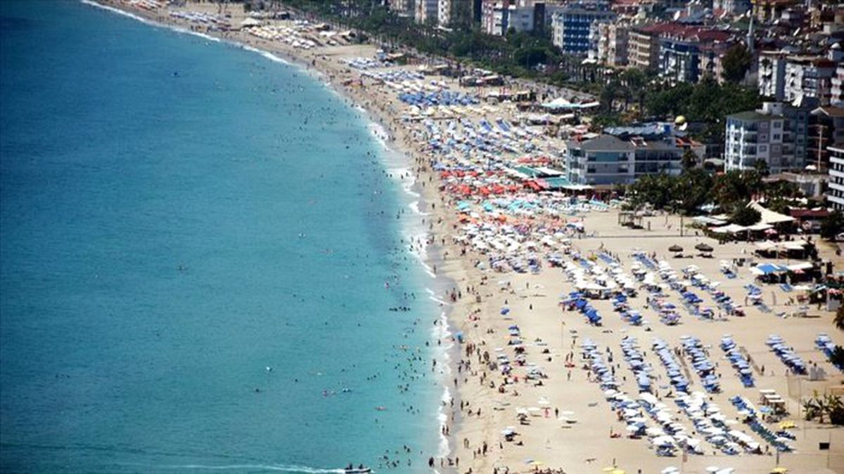 Nüfusunun iki katı turist ağırladı