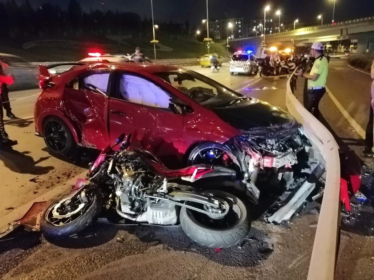 Otomobil iki motosiklete çarptı: 1 ölü 2 yaralı