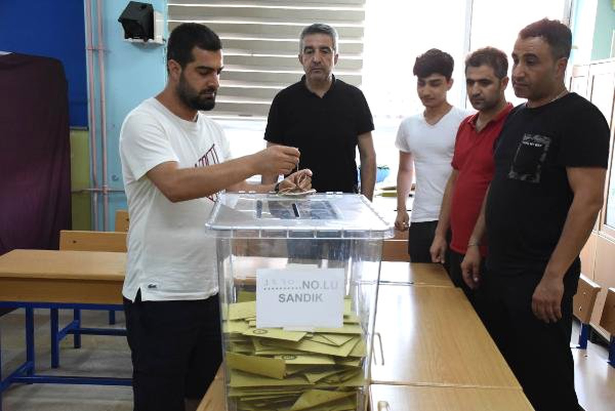 Oy verme işlemi sona erdi, oyların sayımına başlandı (1)