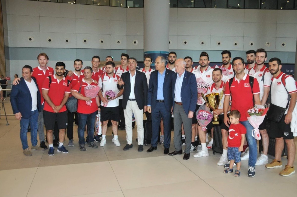 Şampiyon A Milli Erkek Voleybol Takımı, yurda döndü