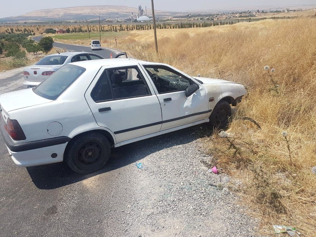 Şanlıurfa\'da devrilen otomobilin sürücüsü yaralandı
