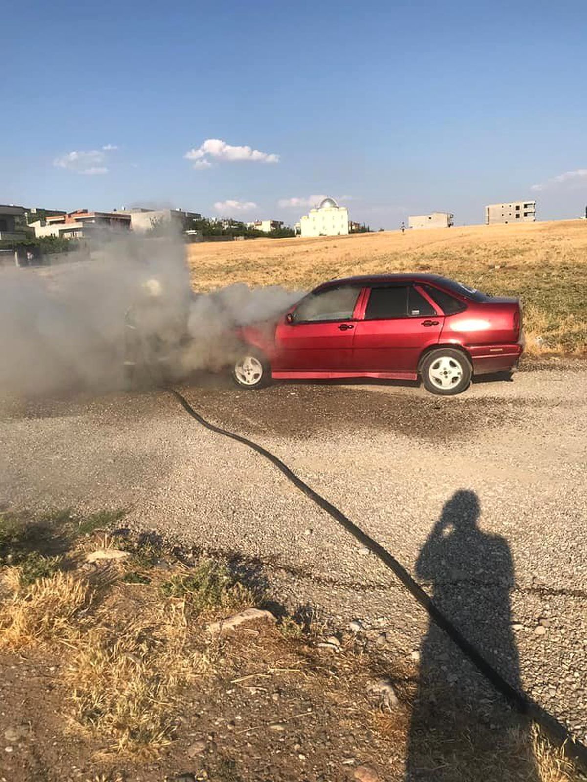 Seyir halindeki otomobil alev aldı