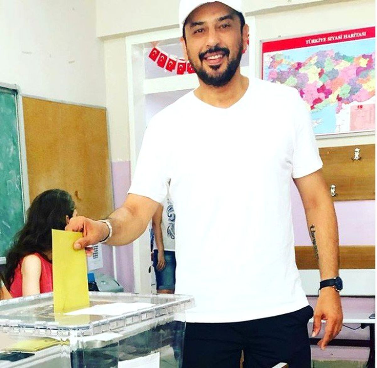 Ünlü isimler sandık başında