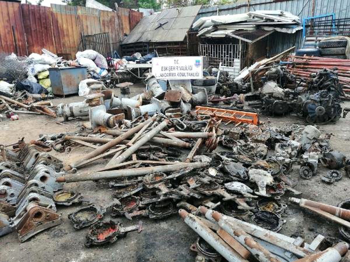 Vagonlardan 700 bin liralık parça çalanlar, adli kontrolle serbest