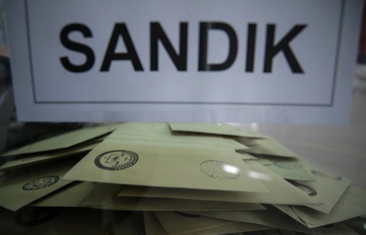 AK Parti ve CHP YSK\'ye başvurdu