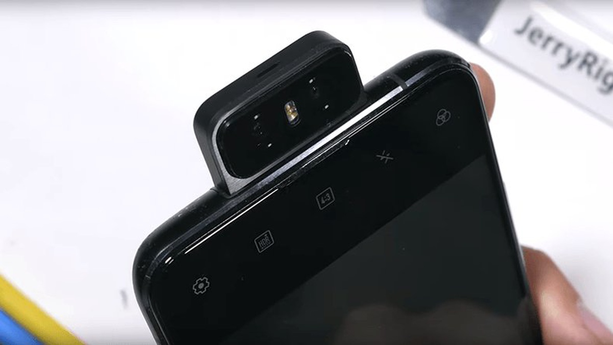 Zenfone 6\'nın 180 Derece Dönen Kamerası Nasıl Çalışıyor? (Video)