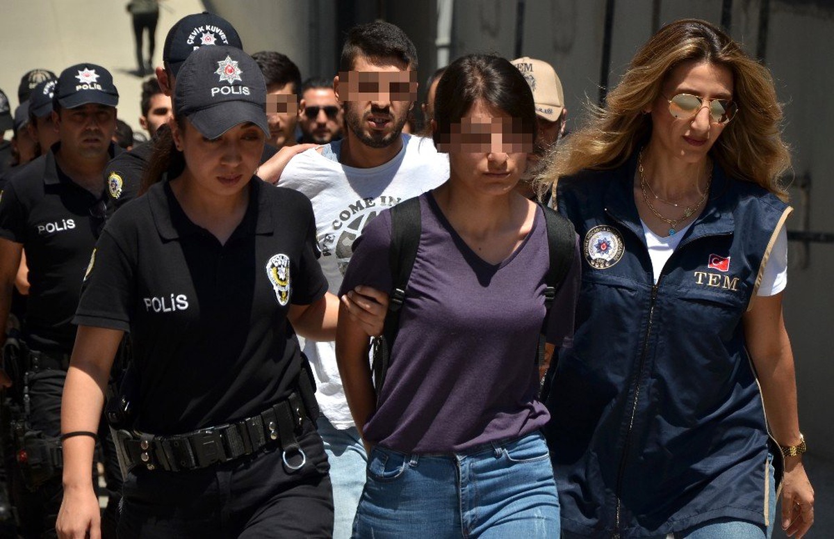 Adana merkezli terör operasyonu zanlıları adliyeye sevk edildi