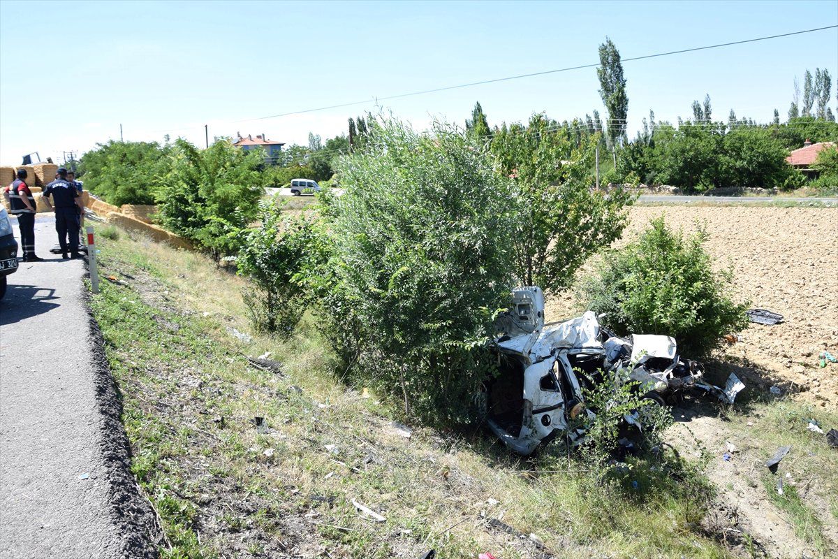 Afyonkarahisar\'da trafik kazası: 3 ölü