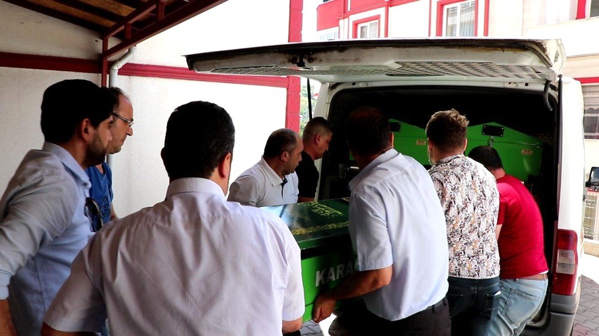 Apartmanı saran kötü koku yaşlı adamın öldüğünü ortaya çıkardı