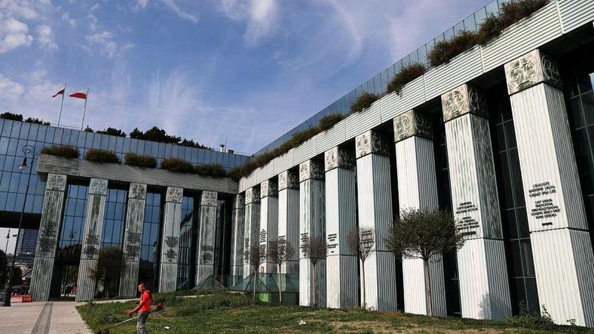 Avrupa Adalet Divanı: Polonya\'da yargıçların emeklilik yaşını düşüren düzenleme AB hukukuna aykırı
