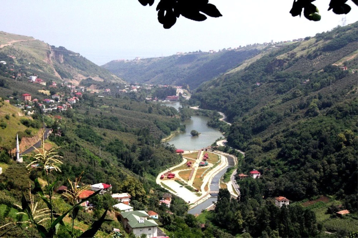 Başkan Ekim: "Doğu Karadeniz Bölgesi\'ne yolu düşenlerin geçmişi çok uzak olmayan Sera heyelan set...