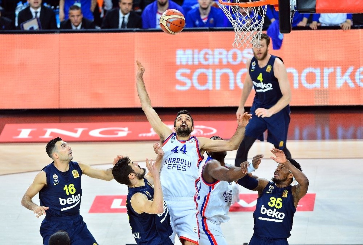 Basketbol federasyonundan Fenerbahçe\'ye ağır ceza!