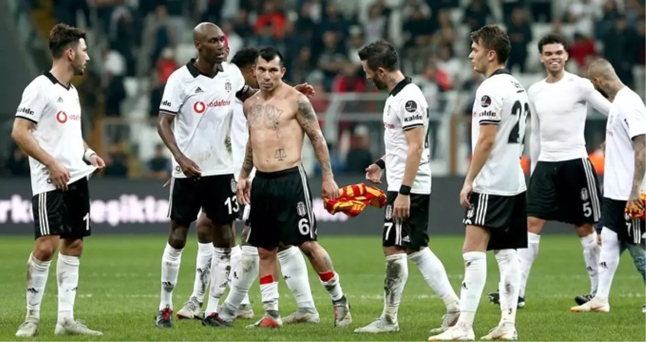 Beşiktaşlı futbolcu Medel, İstanbul\'daki evini boşalttı