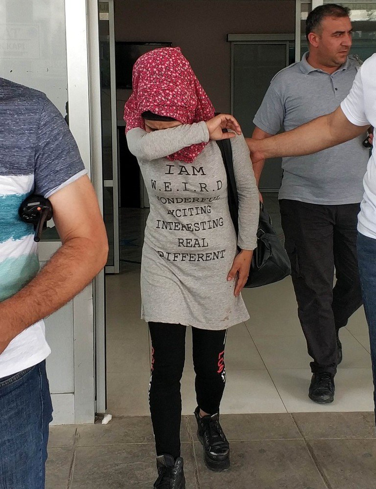 Bıçaklanan Iraklı kuaför kadın gasptan gözaltına alındı