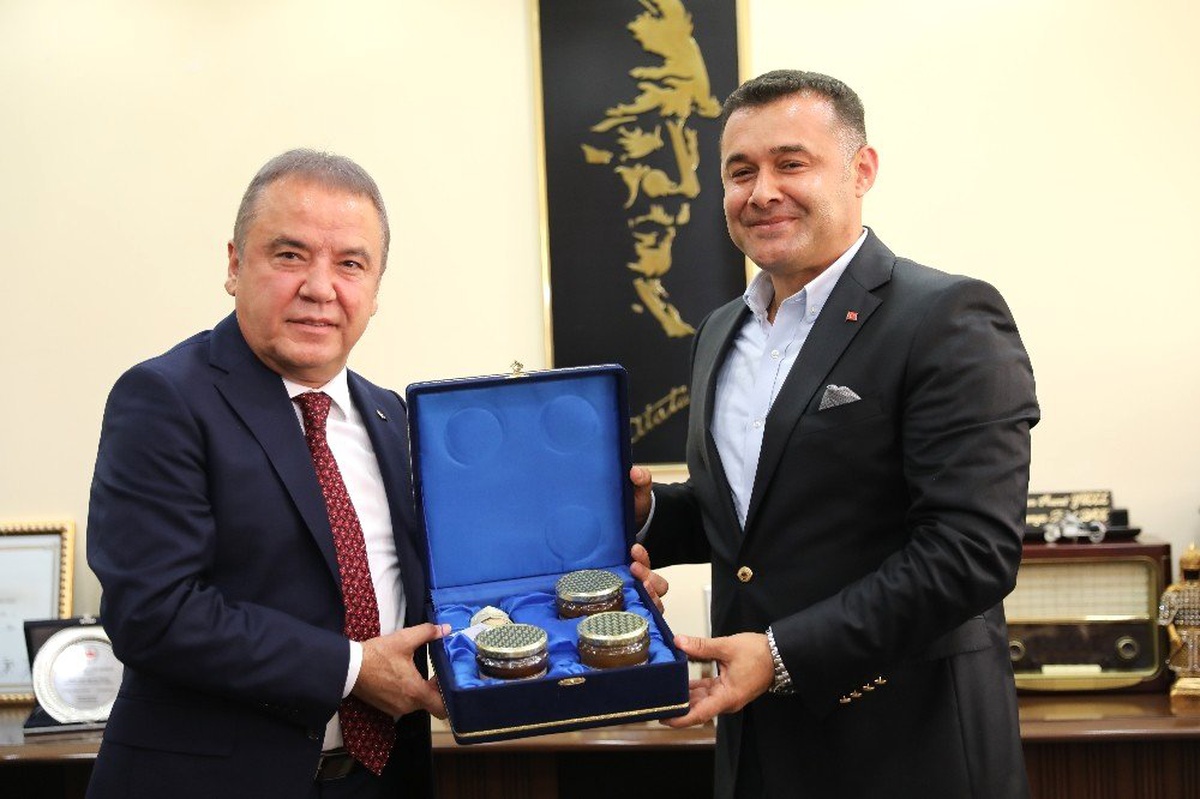 Böcek\'ten Alanya\'nın cadde ve sokaklarını iade sözü