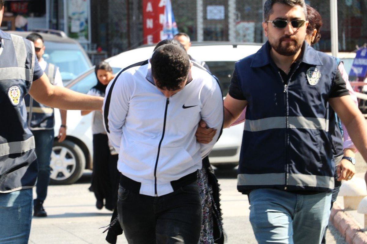 Çaldığı parayı 10 gün içinde ödeyeceğini söyleyince serbest bırakıldı