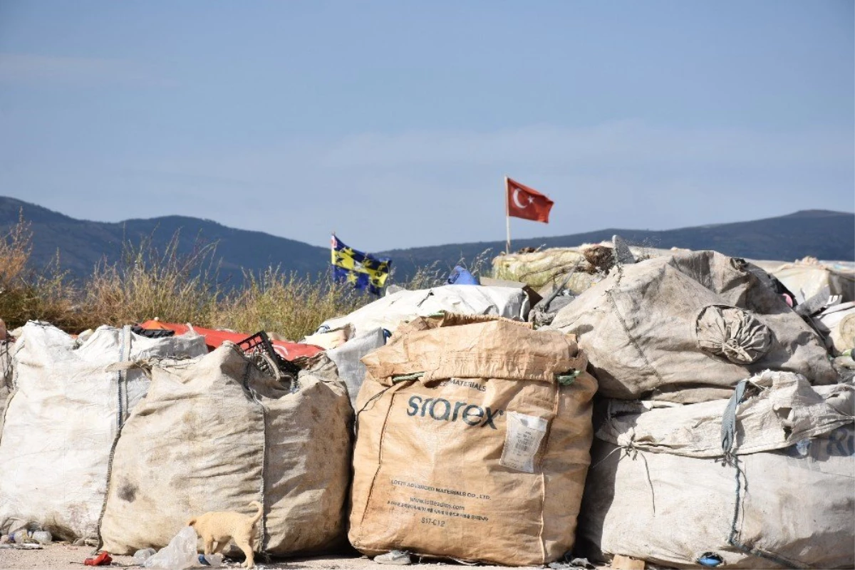 Çöp toplayan Muzaffer, son 20 lirasını Fenerbahçe\'ye gönderdi