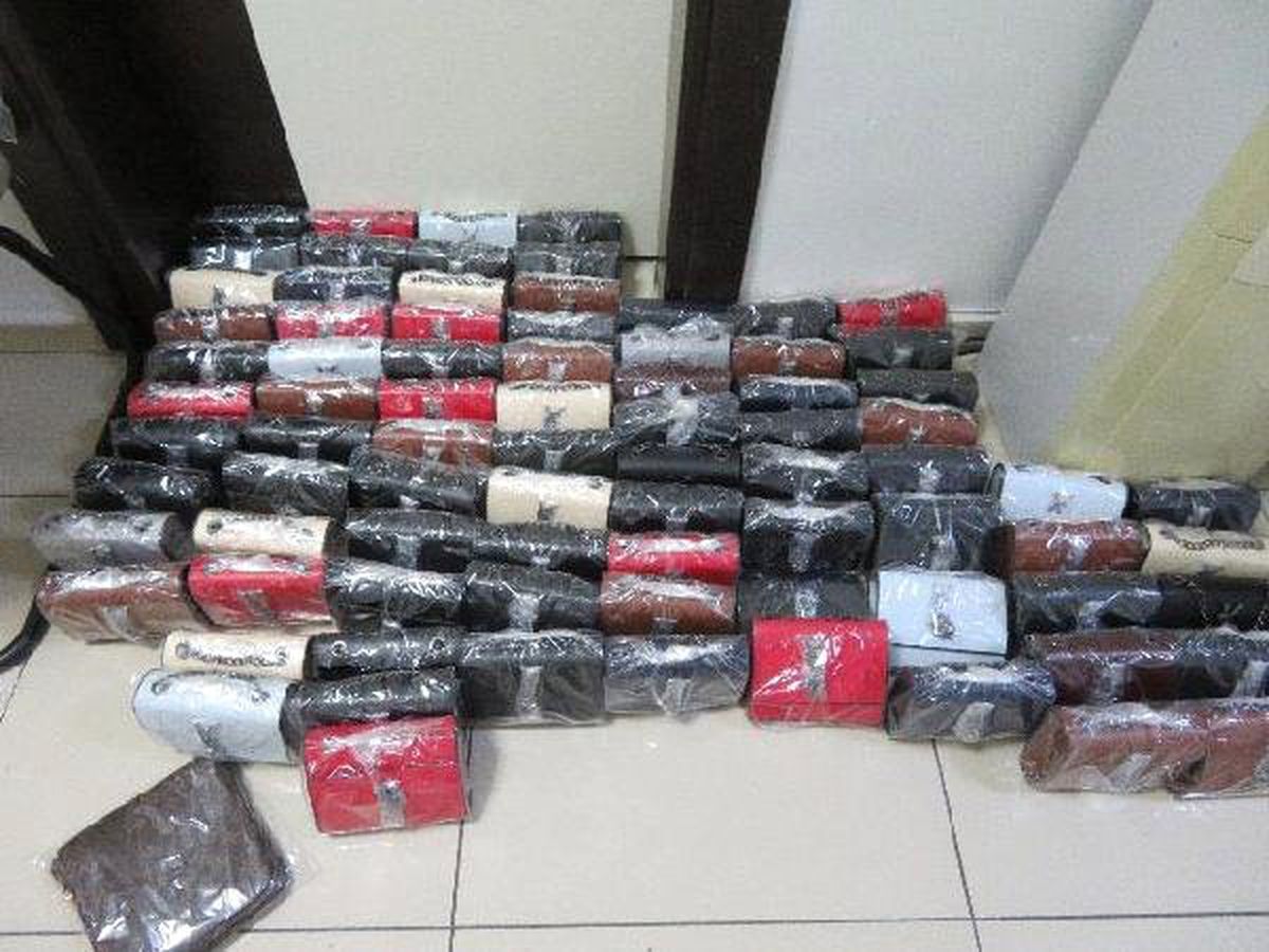 Denizli\'de taklit çanta operasyonu