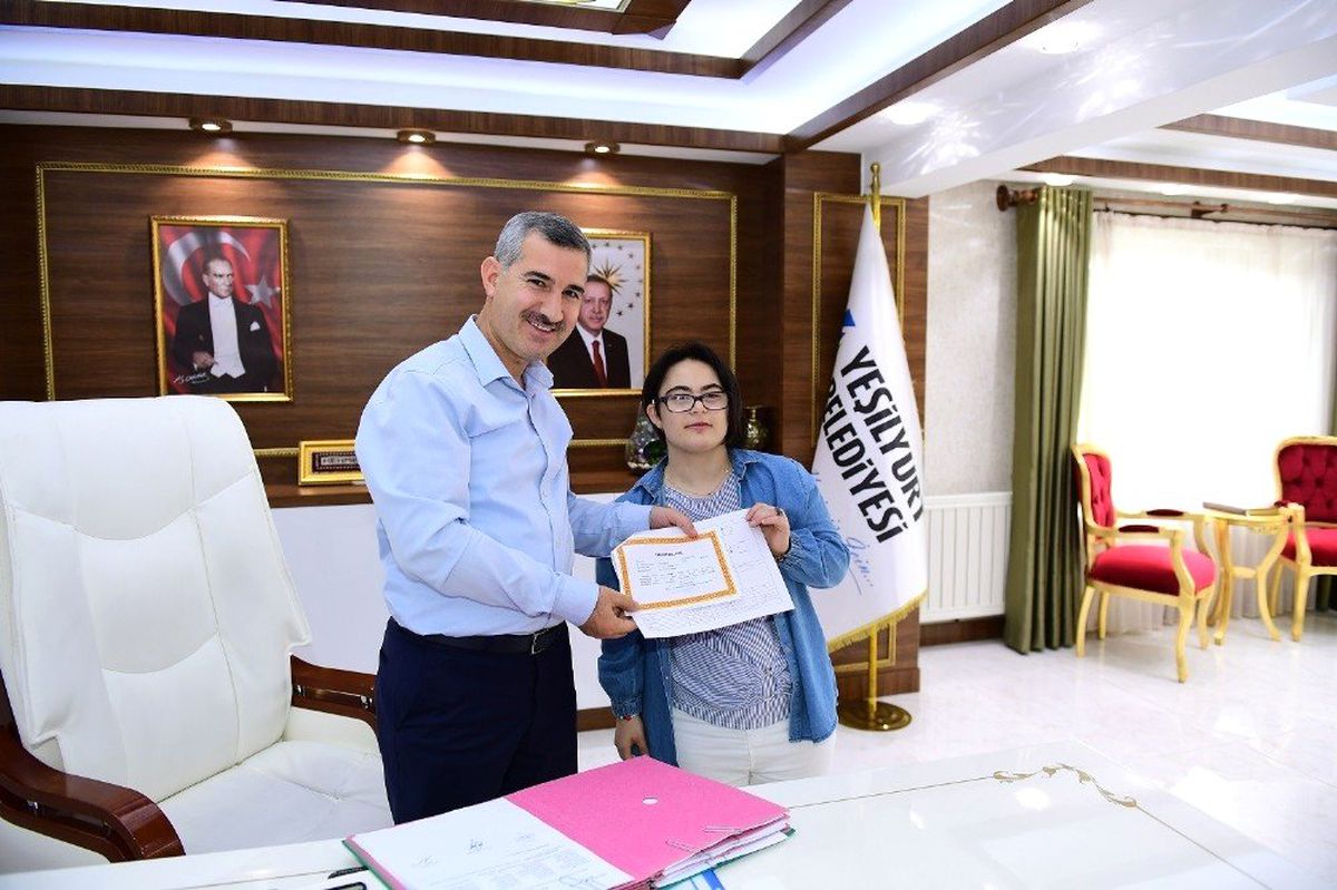 Down Sendromlu İrem Yeşilyurt Belediyesinde staj yaptı