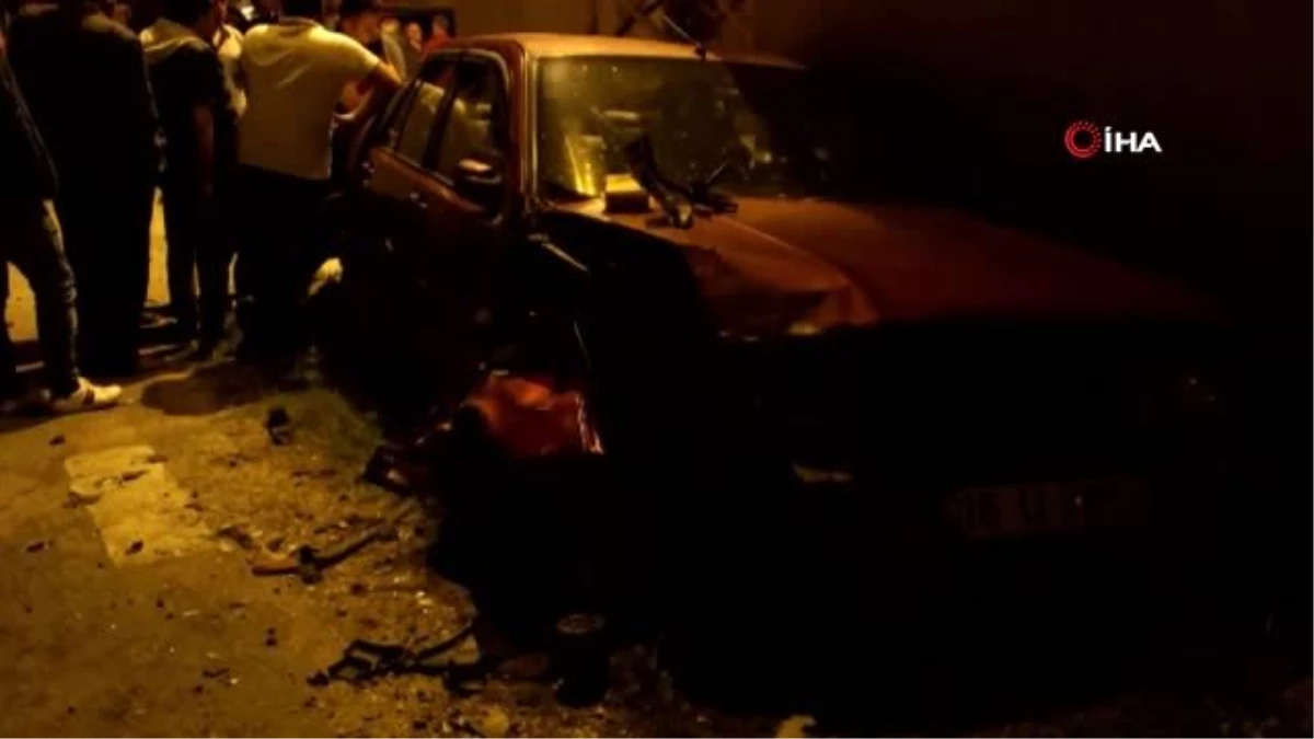 Ehliyetsiz sürücü önce park halindeki araca ardından bir evin duvarına çarptı