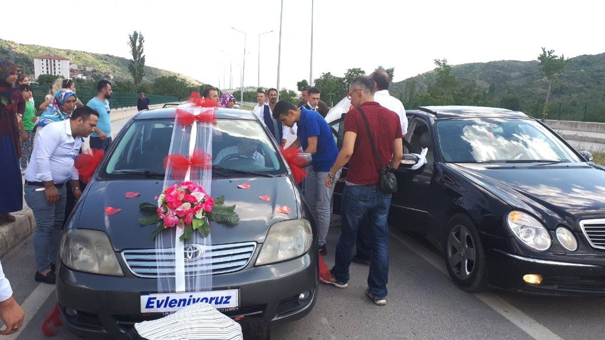 En mutlu günlerinde yolda kaldılar