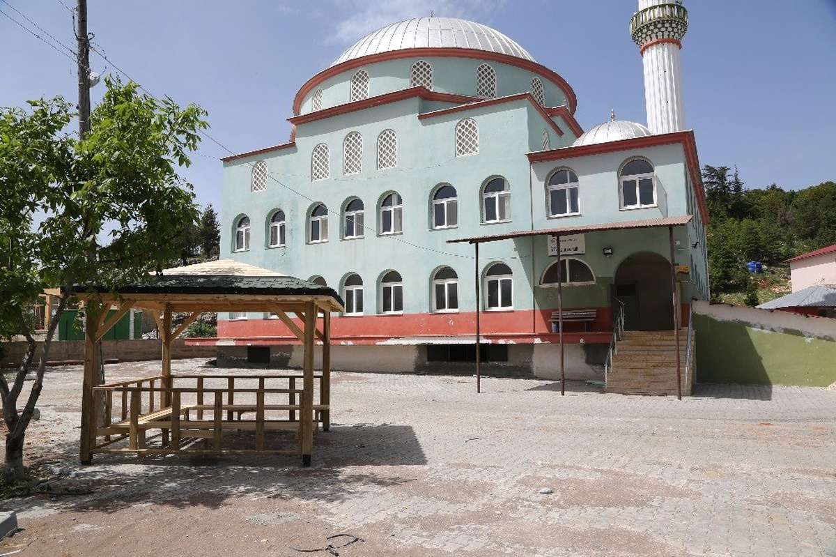 Erdemli Belediyesi\'nin camilere desteği sürüyor