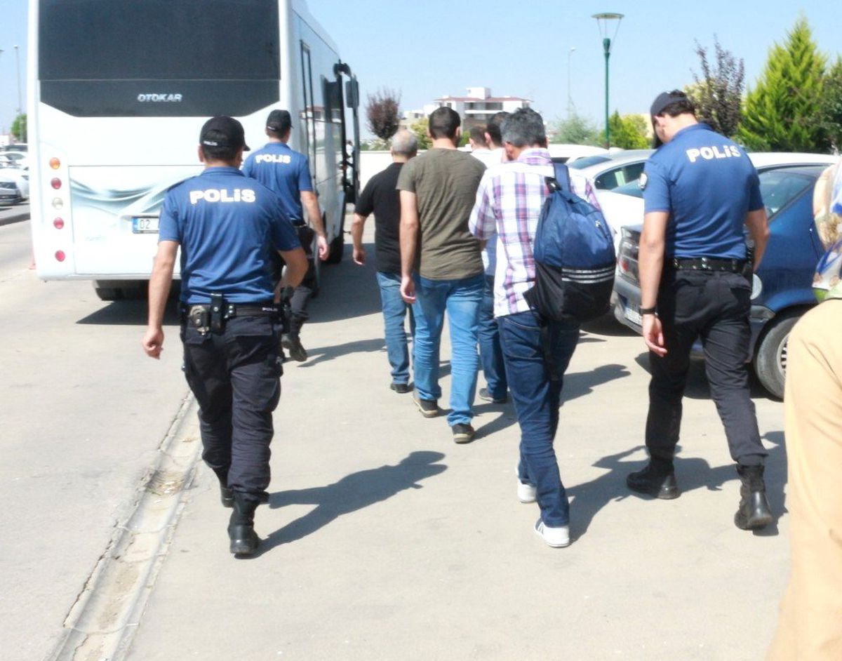 FETO\'dan gözaltına alınan 13 kişiden 6\'sı tutuklandı