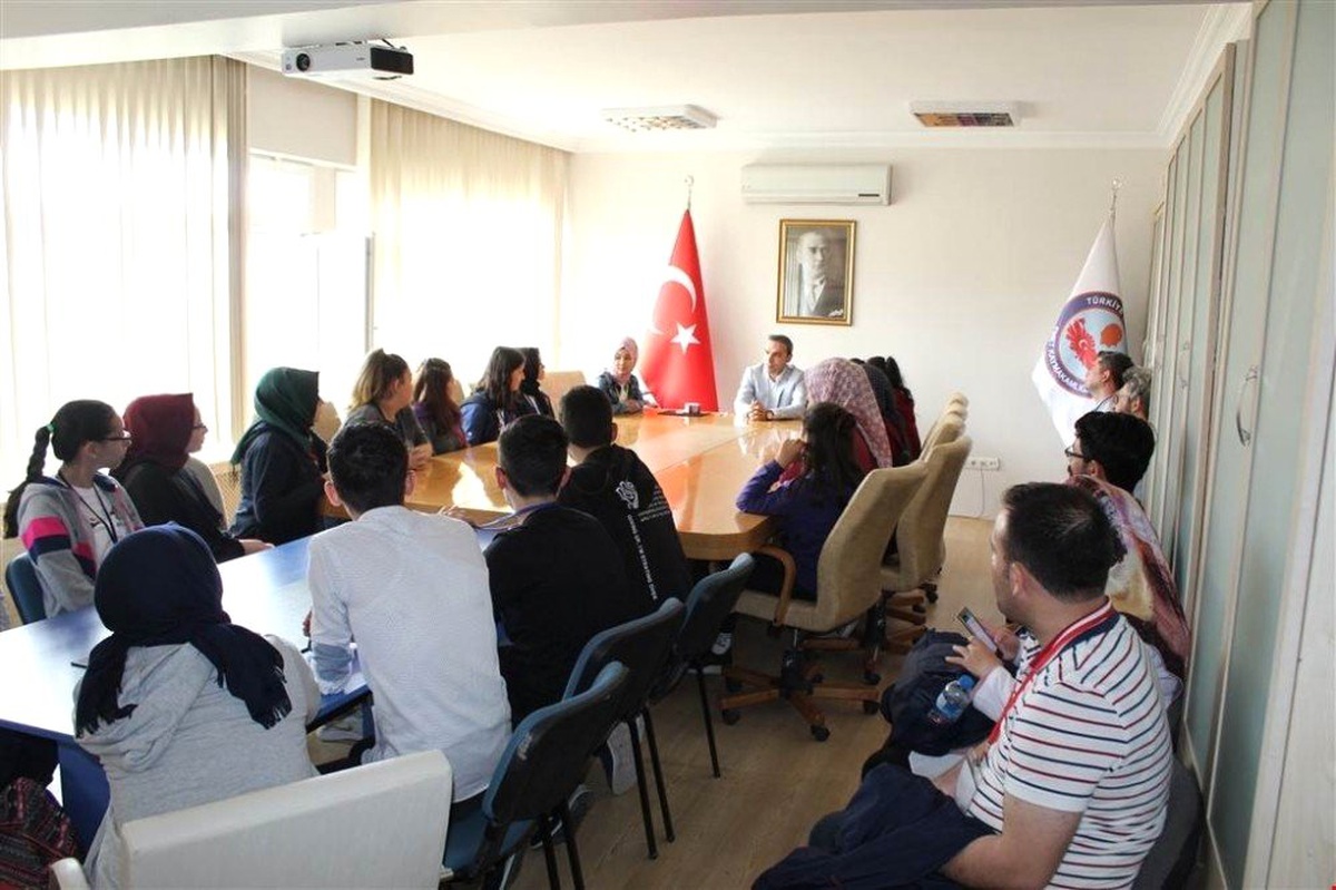 "Gençlerimizi çok iyi yetiştirmeliyiz"
