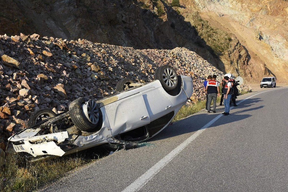 Gümüşhane\'de 2 ayrı trafik kazası: 4 yaralı