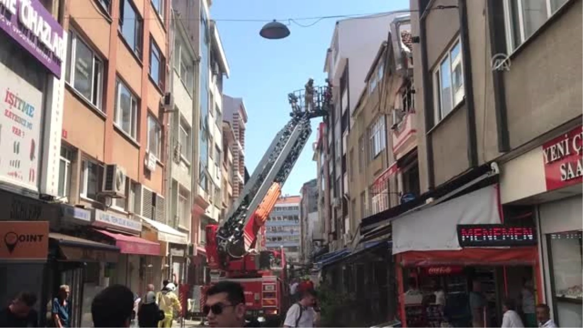 Kadıköy\'de iş yeri yangını - İSTANBUL