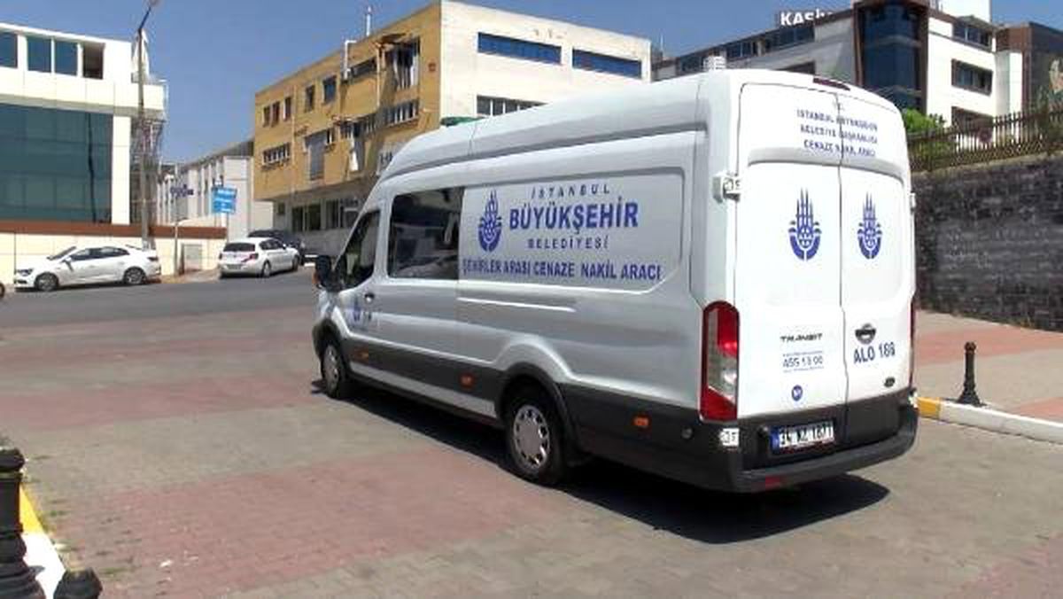 Kadıköy\'de yangında ölen çiftin cenazeleri Adli Tıp Kurumu\'ndan alındı