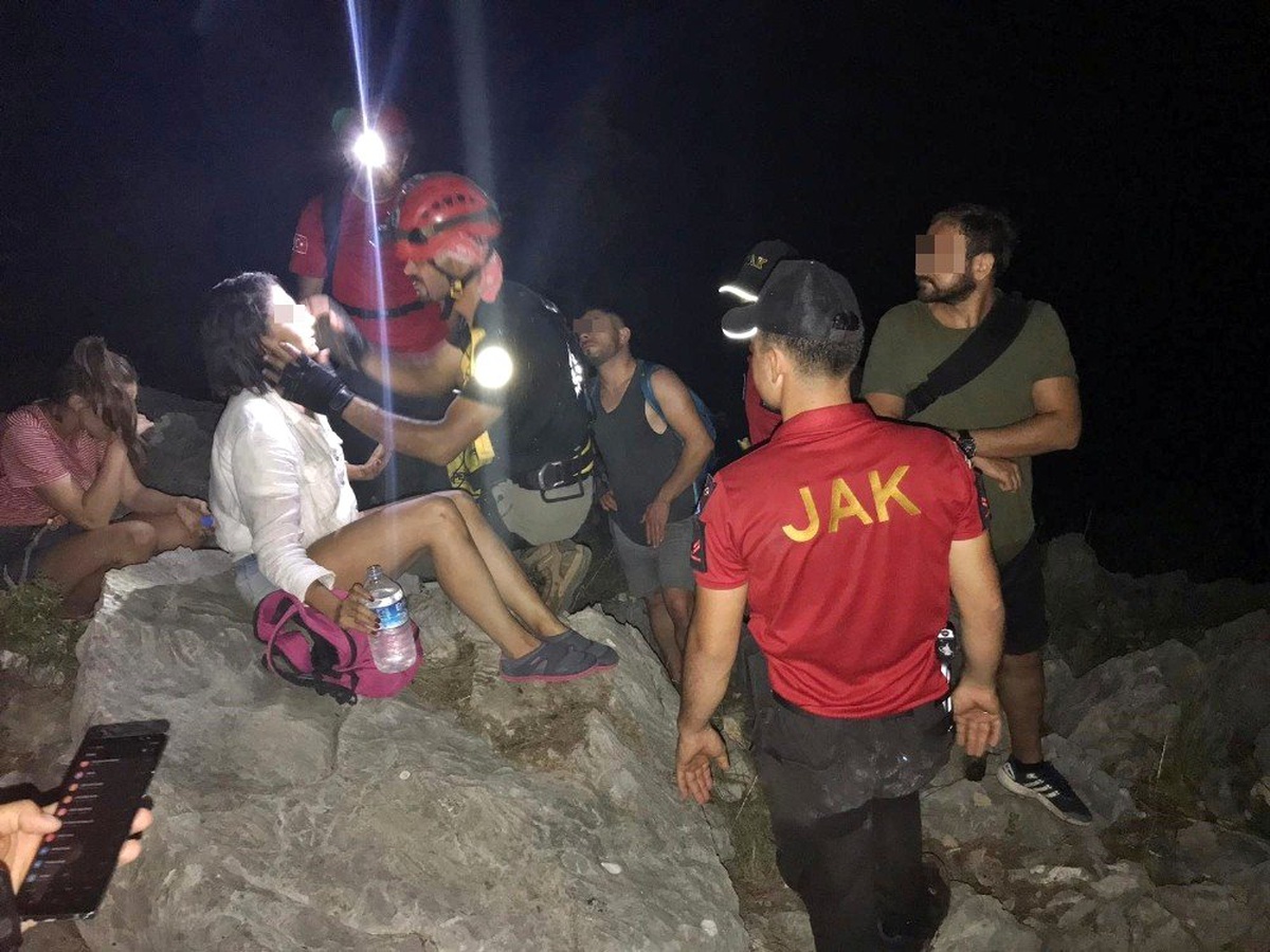 Kanyonda kaybolan öğretmenler, saatler sonra bulunup kurtarıldı