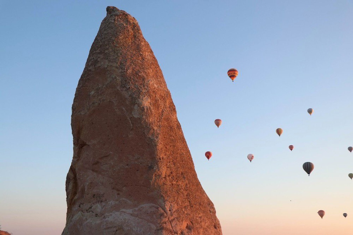 Kapadokya\'da balonların gökyüzünde muhteşem dansı