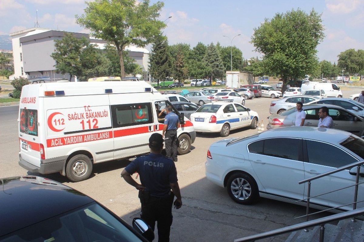 Kardeşlerin demir kesme makaslı kavgası