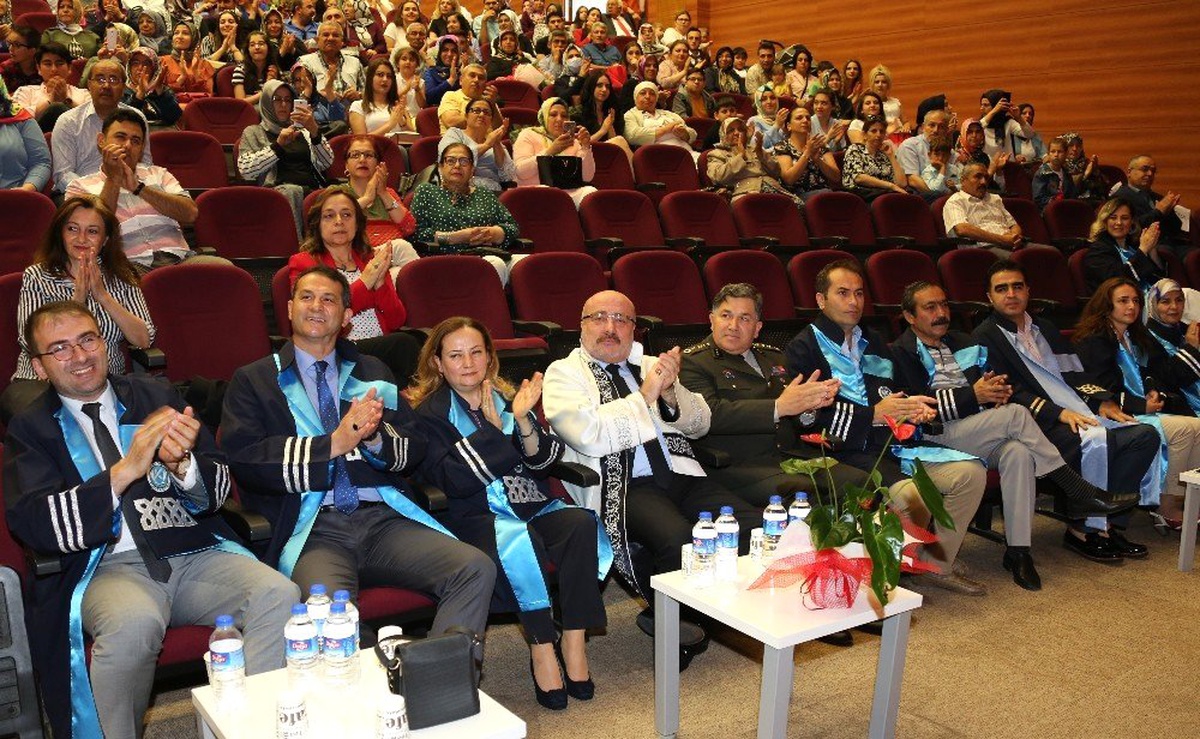 KAYÜ Meslek Yüksek Okulu Yeni Mezunlarını Verdi