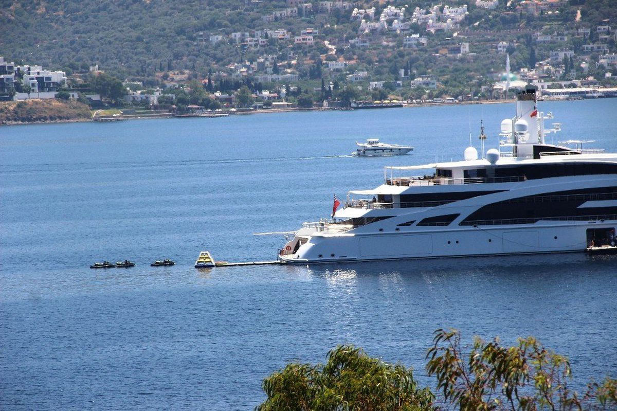 Kazak milyarder 140 milyon euroluk dev yatıyla Bodrum koylarını mesken tuttu